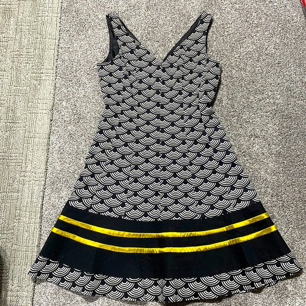 Nine West patterned black, white, and gold dress 10